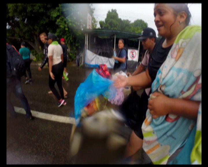 El "sueño americano" provoca una apocalíptica crisis migratoria - 4-Migrantes-camino-a-la-tierra-prometida-I.-Foto-Carlos-de-Uraba.-1
